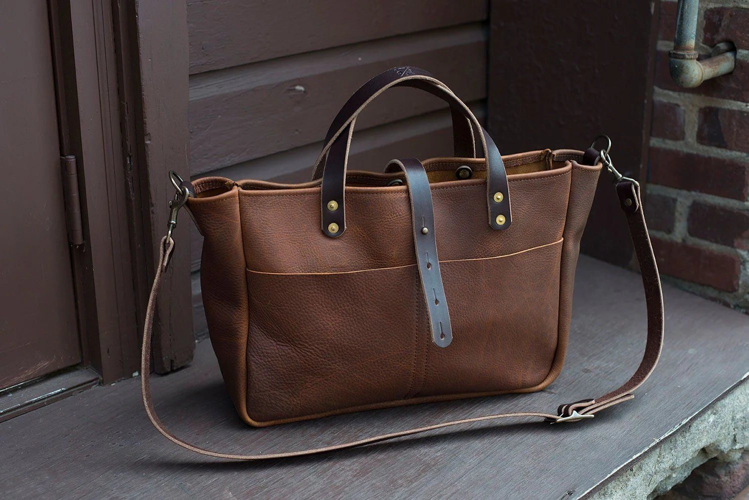 Artisanal Saddle Leather Messenger Bag - Versatile Tote with Detachable Strap | EternaMuhan Craft - EternaMuhan