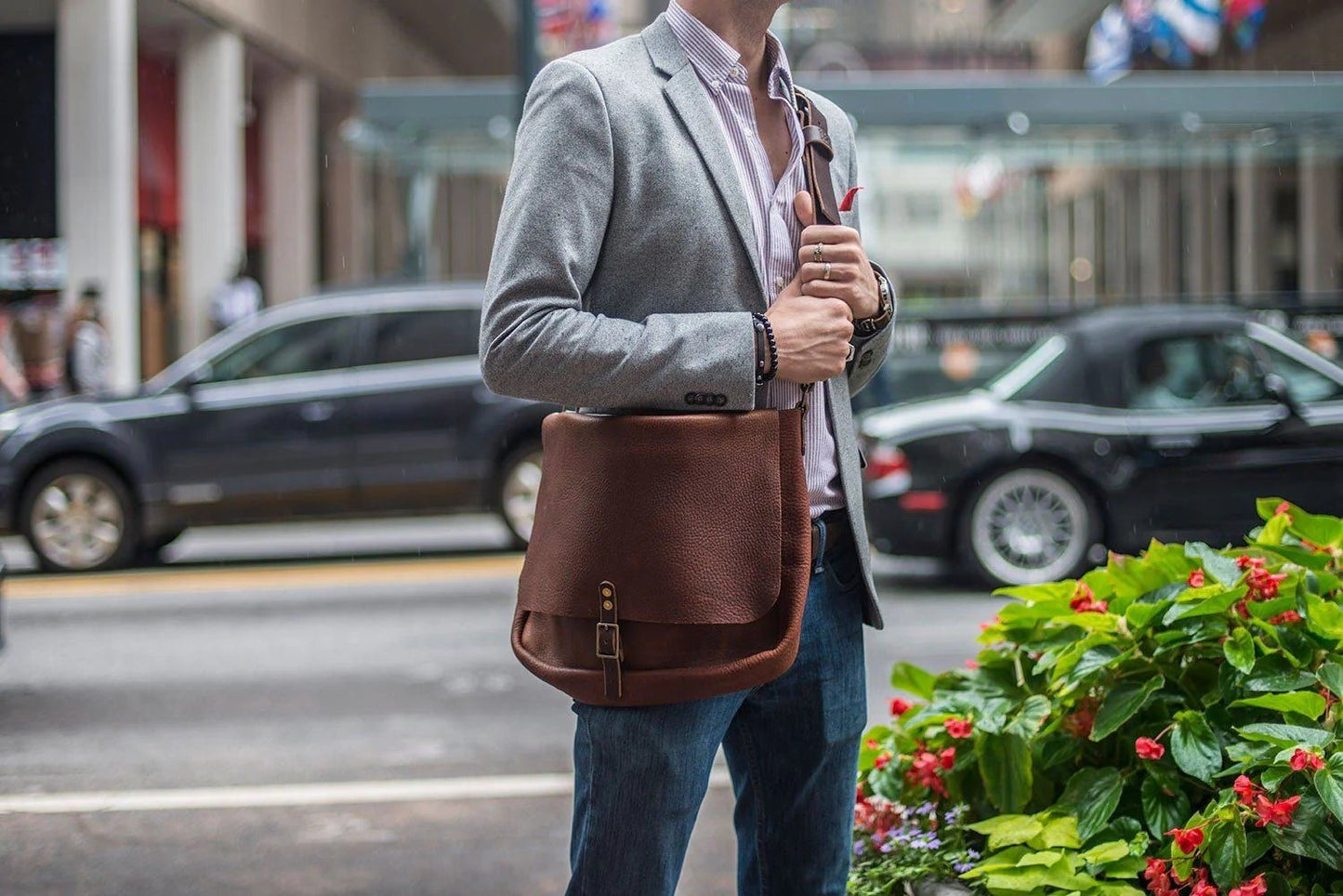 Classic Saddle Leather Messenger Bag - Vintage-Inspired Spacious Satchel | EternaMuhan Collection - EternaMuhan