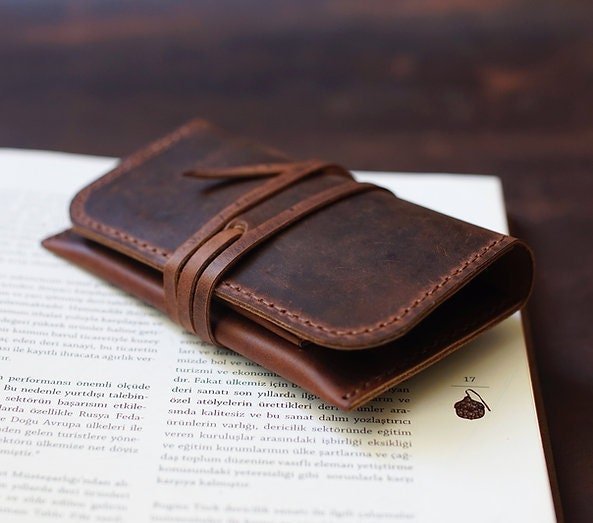 EternaMuhan Classic Hand - Stitched Leather Tobacco Pouch – A Connoisseur's Retreat - EternaMuhan