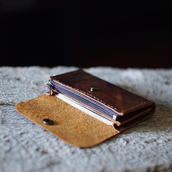 EternaMuhan Handcrafted Leather Card Holder – Stylish Organization for Your Essentials - EternaMuhan