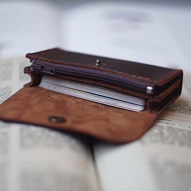 EternaMuhan Handcrafted Leather Card Holder – Stylish Organization for Your Essentials - EternaMuhan