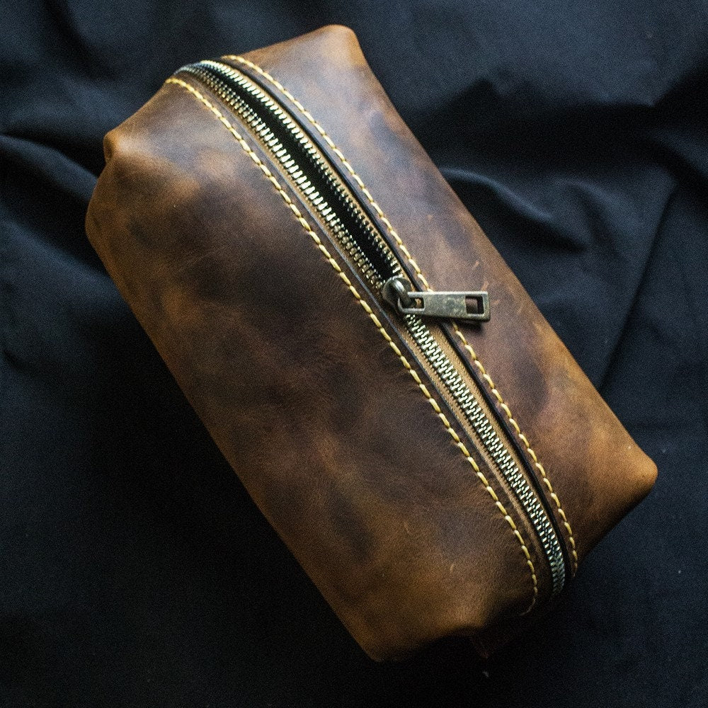 EternaMuhan Vintage - Style Leather Hand Makeup Bag – Chic Beauty Companion - EternaMuhan